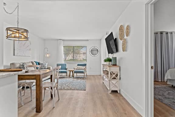 CLM 16B  Gorgeous, pet friendly - Private beach access - Image 2