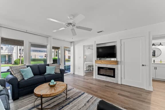 CLM 4A Lovely Destin Chateau Unit - Private Beach Access - Image 3